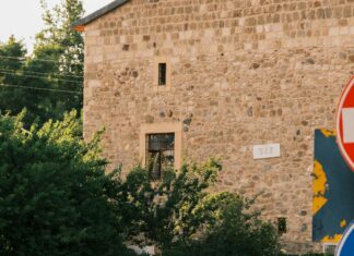 Explore Atherton: How to Effortlessly Navigate Without a Car